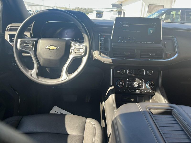 2023 Chevrolet Suburban LTImage 7