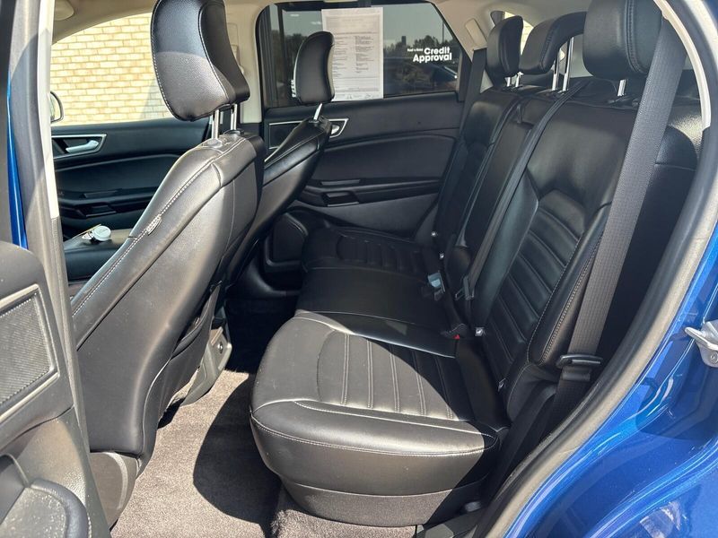 Used 2023 Ford Edge SELImage 4