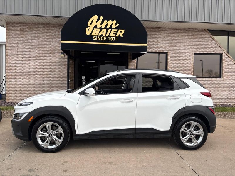 Used 2022 Hyundai Kona SELImage 2