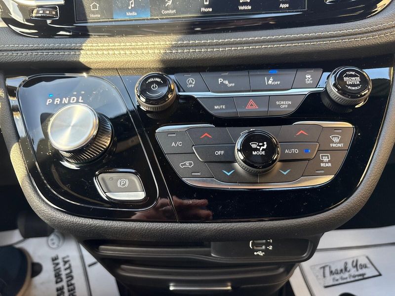 New 2026 Chrysler Pacifica SelectImage 18