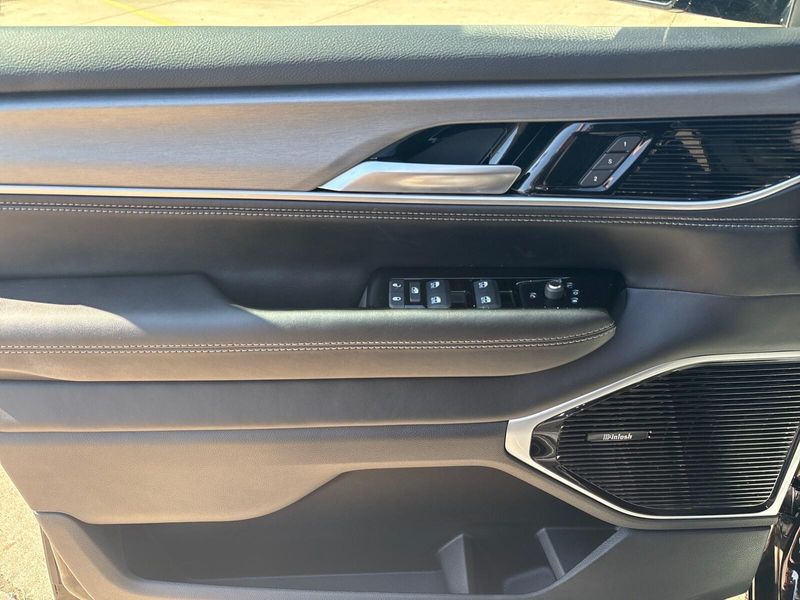 2026 Jeep Grand Wagoneer Limited Altitude 4x4Image 17