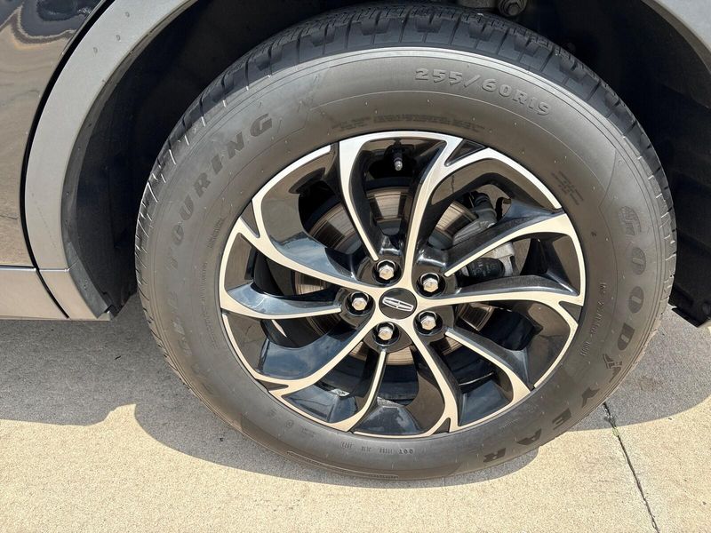 Used 2024 Lincoln Nautilus PremiereImage 11