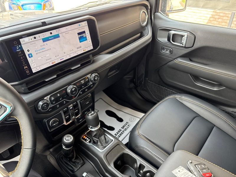 2025 Jeep Wrangler 4-door SaharaImage 15