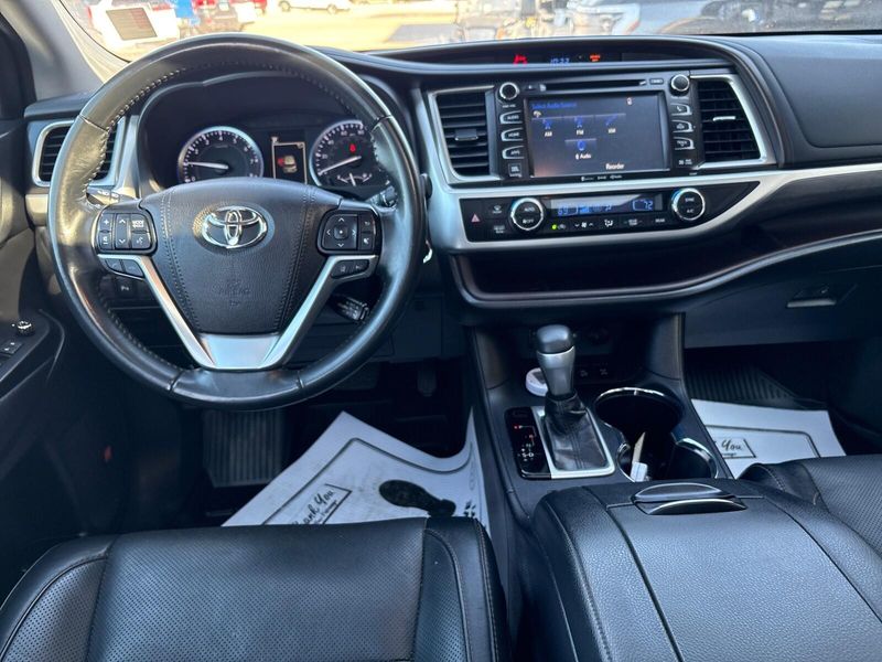 Used 2019 Toyota Highlander LimitedImage 6