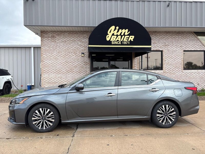 Used 2023 Nissan Altima 2.5 SVImage 2