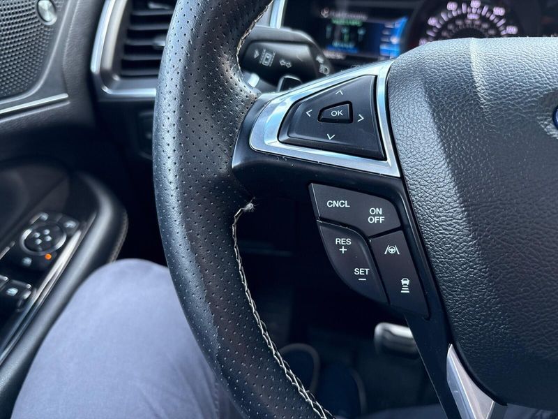 2019 Ford Edge STImage 16