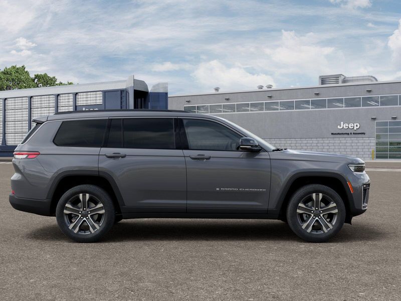 New 2027 Jeep Grand Cherokee L Limited 4x4Image 12
