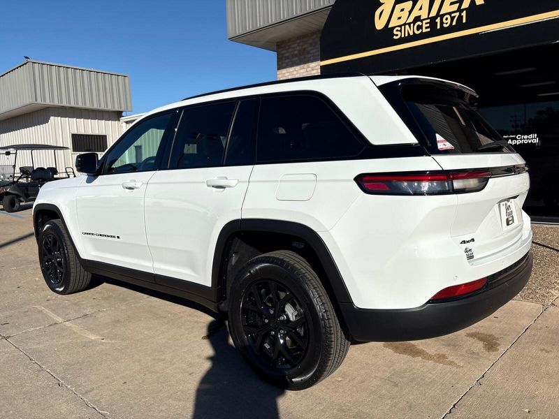 New 2025 Jeep Grand Cherokee Altitude X 4x4Image 11