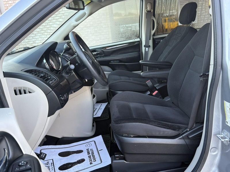 Used 2019 Dodge Grand Caravan SEImage 3