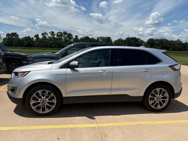 2017 Ford Edge TitaniumImage 2