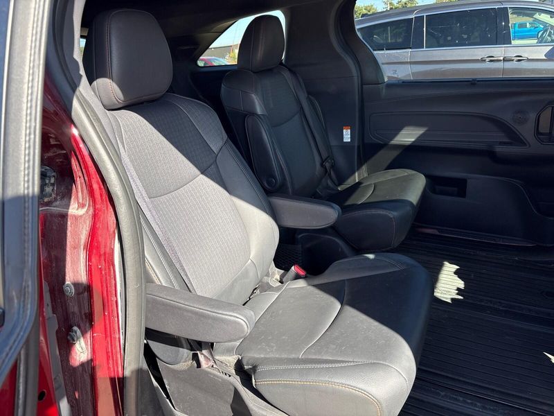Used 2022 Toyota Sienna XSEImage 10