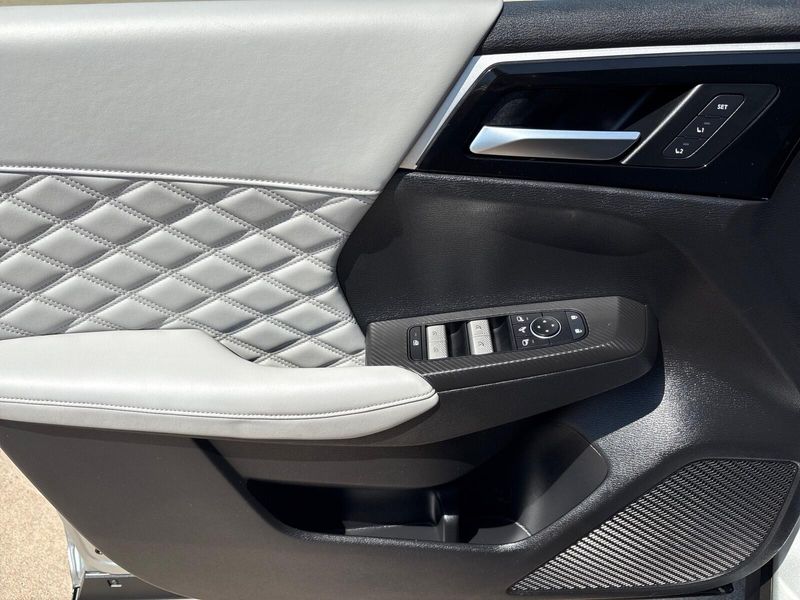Used 2024 Mitsubishi Outlander PHEV SELImage 15