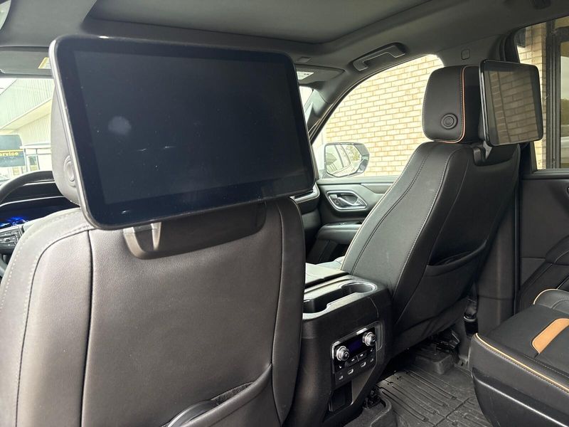 Used 2023 GMC Yukon AT4Image 5