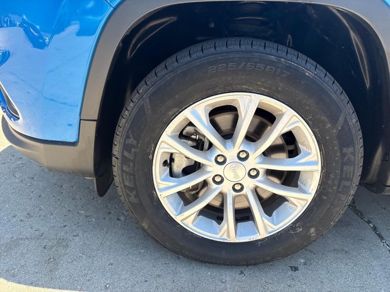 Used 2022 Jeep Cherokee Latitude LuxImage 11