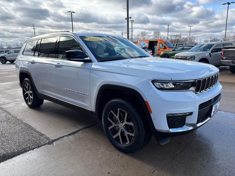 New 2025 Jeep Grand Cherokee L Limited 4x4Image 9
