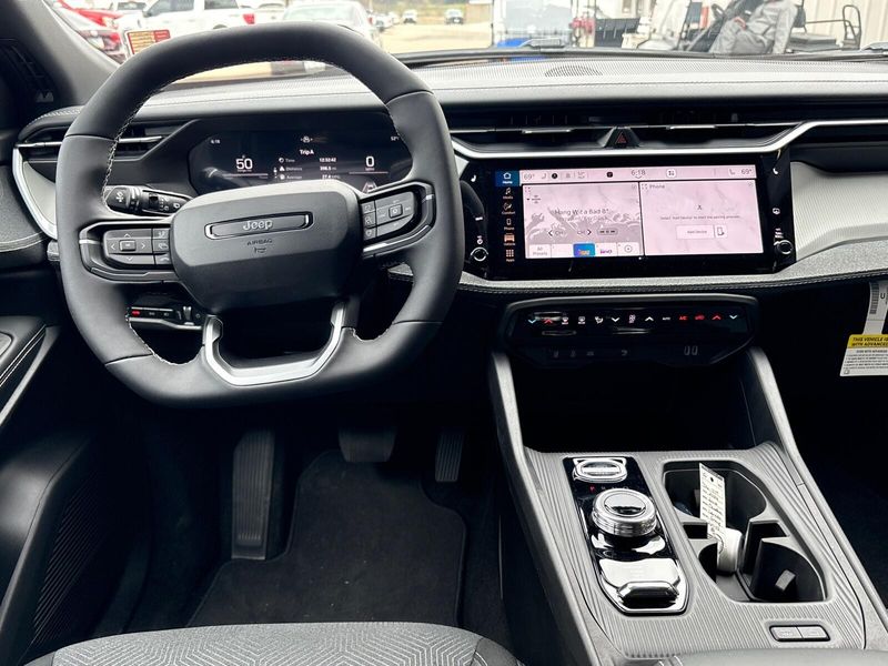 New 2026 Jeep Cherokee LaredoImage 5