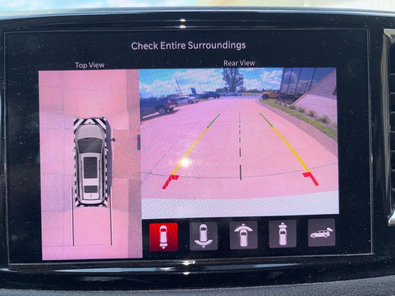 Used 2023 Chrysler Pacifica LimitedImage 16