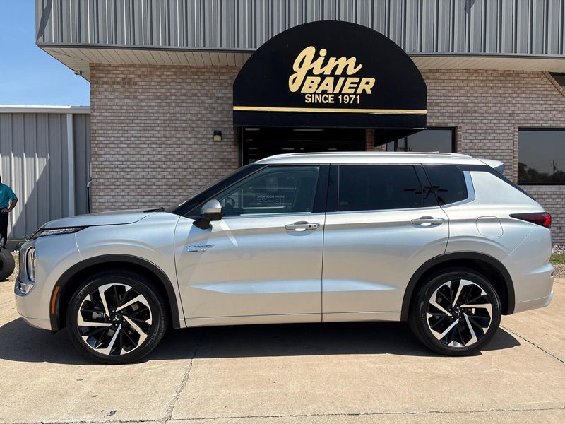 Used 2024 Mitsubishi Outlander PHEV SELImage 2