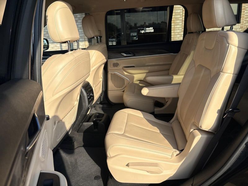 Used 2021 Jeep Grand Cherokee L LimitedImage 4