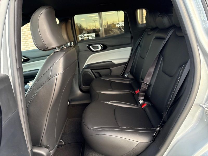 New 2026 Jeep Compass Limited 4x4Image 4