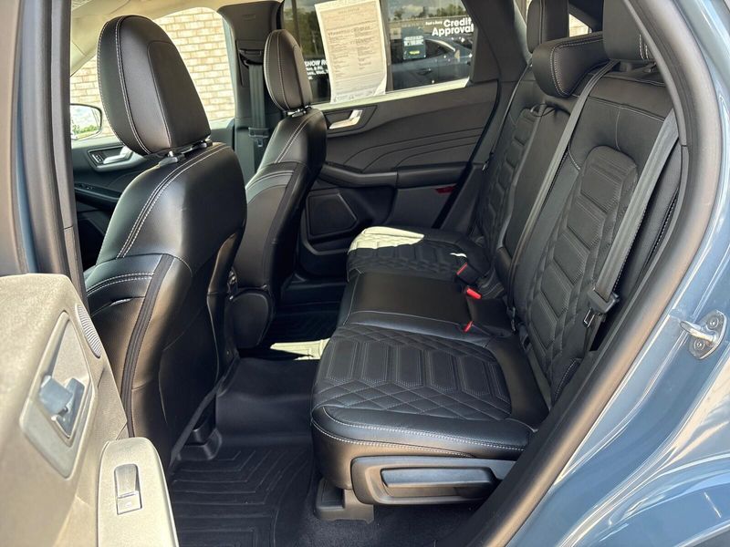 Used 2023 Ford Escape PlatinumImage 4