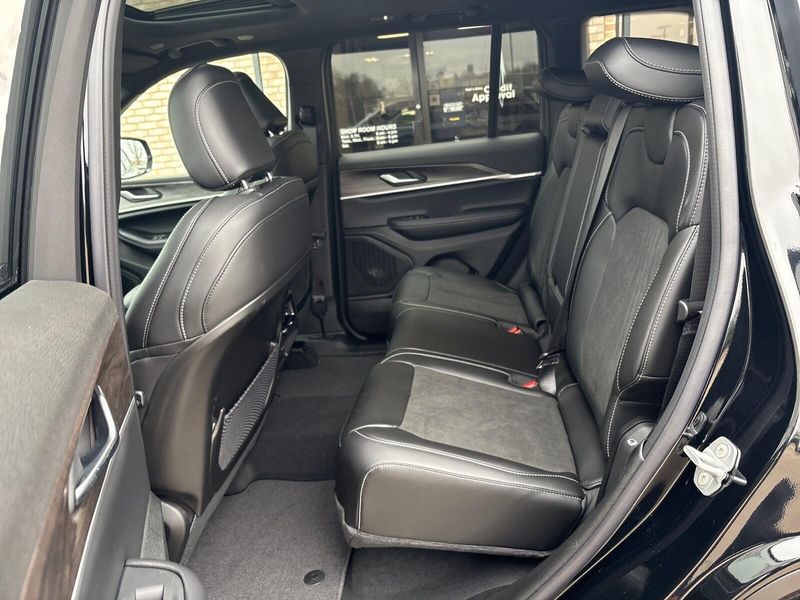 New 2026 Jeep Grand Cherokee Laredo Altitude 4x4Image 4