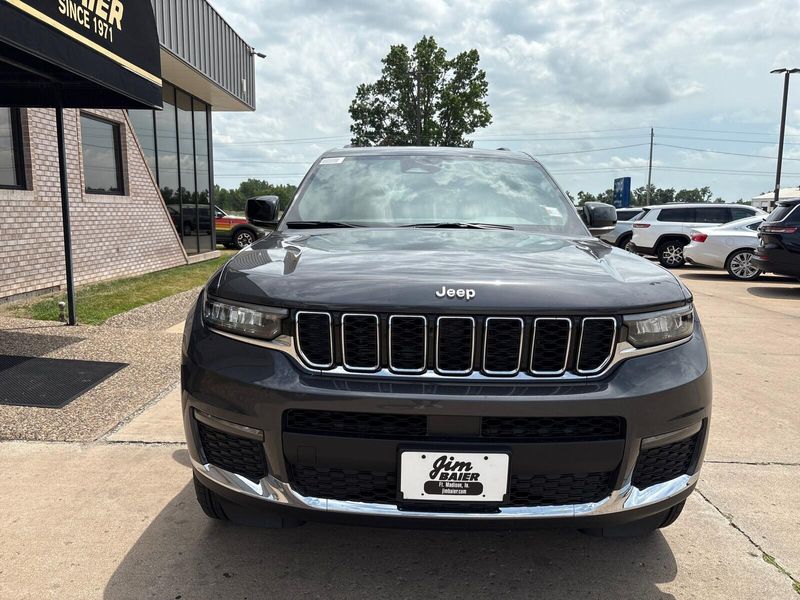 New 2025 Jeep Grand Cherokee L Limited 4x4Image 8