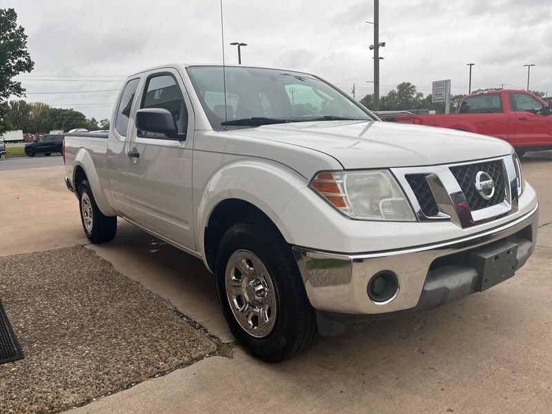 2010 Nissan Frontier SEImage 8