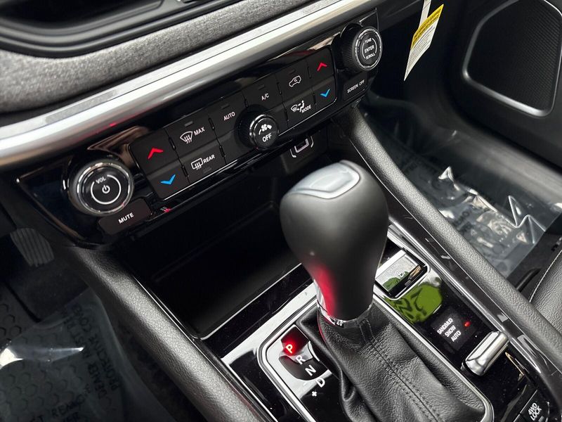 2025 Jeep Compass Latitude 4x4Image 16