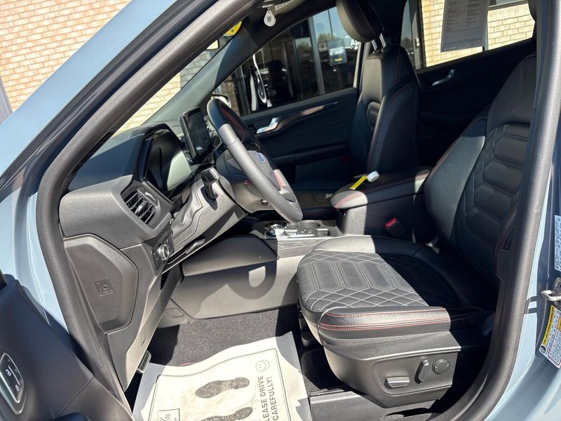 Used 2023 Ford Escape ST-Line EliteImage 3