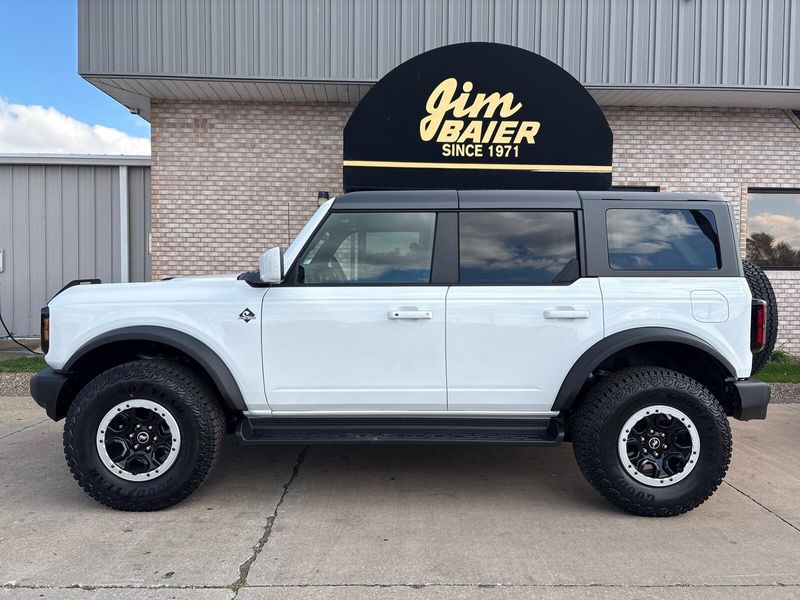 2025 Ford Bronco Outer Banks photo 2