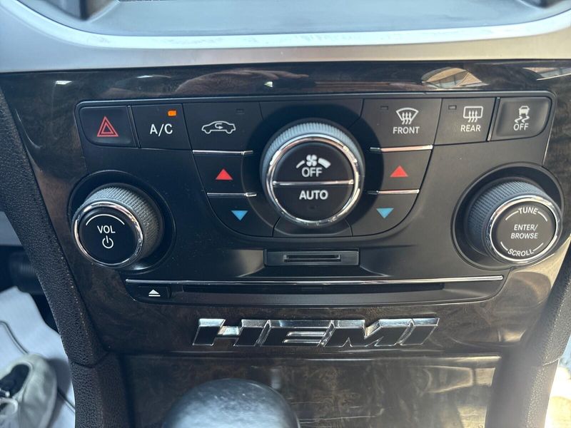 Used 2014 Chrysler 300C 300CImage 21