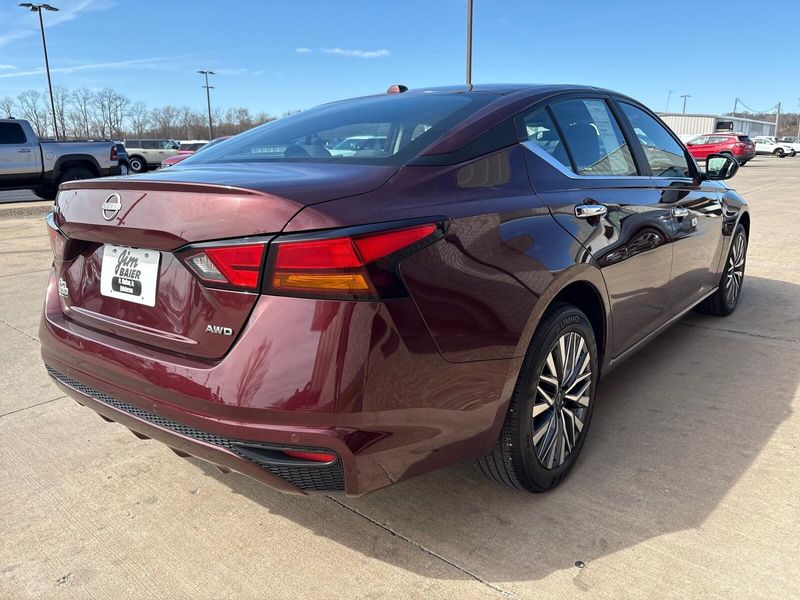 Used 2025 Nissan Altima SVImage 8