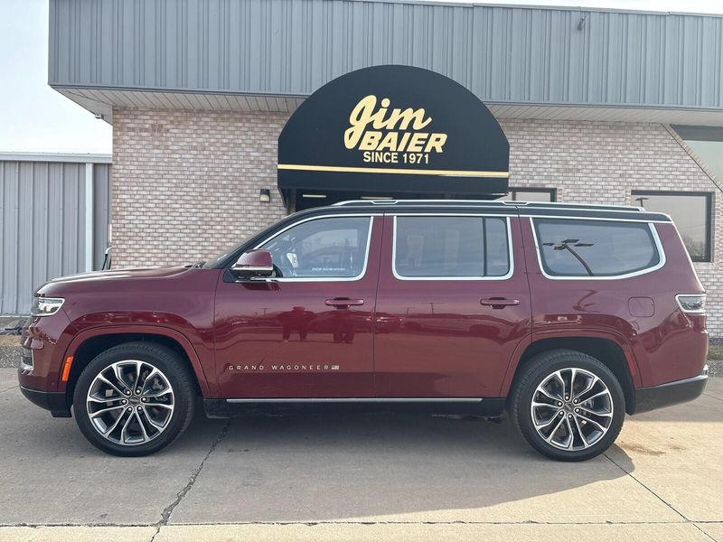 2022 Jeep Grand Wagoneer Series IIIImage 2