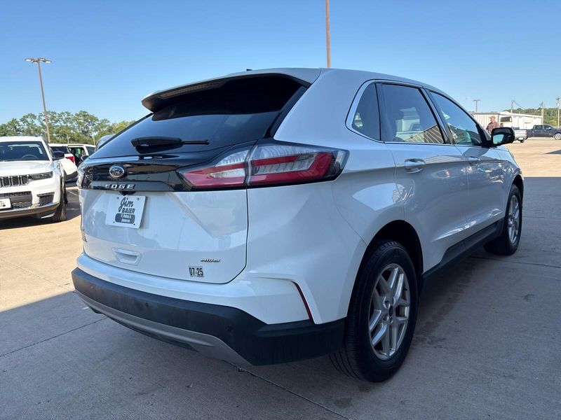2023 Ford Edge SEL photo 8