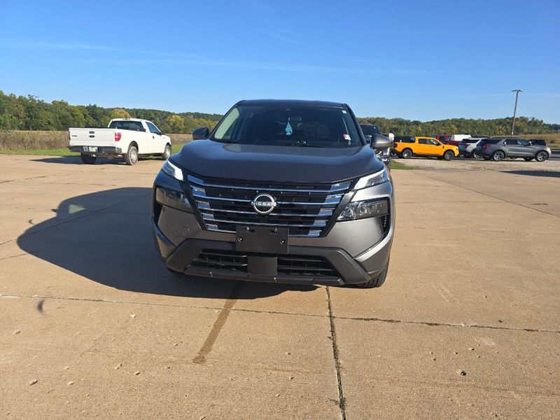 Used 2025 Nissan Rogue SVImage 7