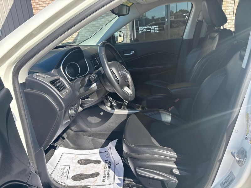 Used 2017 Jeep New Compass LatitudeImage 3