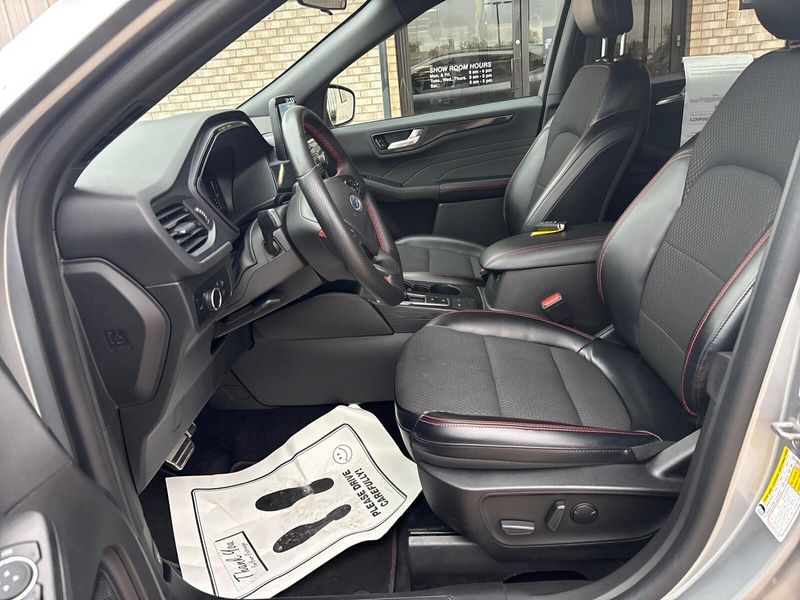 Used 2023 Ford Escape ST-LineImage 3