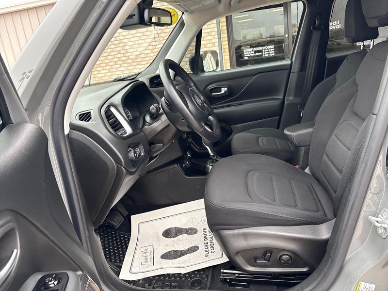 Used 2022 Jeep Renegade LatitudeImage 3