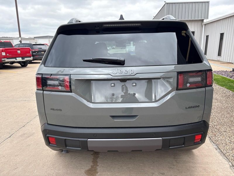 New 2026 Jeep Cherokee LaredoImage 9