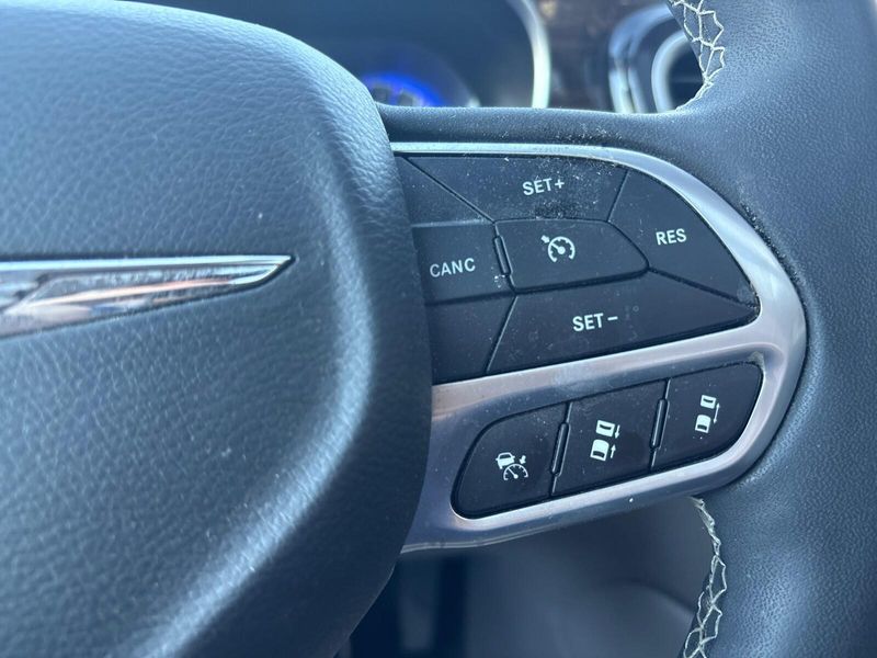 Used 2023 Chrysler Pacifica LimitedImage 14