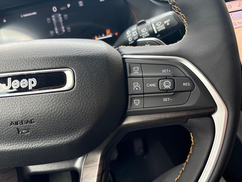 New 2026 Jeep Grand Cherokee 85th Anniversary Edition 4x4Image 16