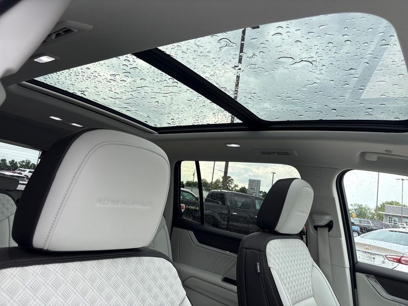 2024 GMC Acadia AWD DenaliImage 10