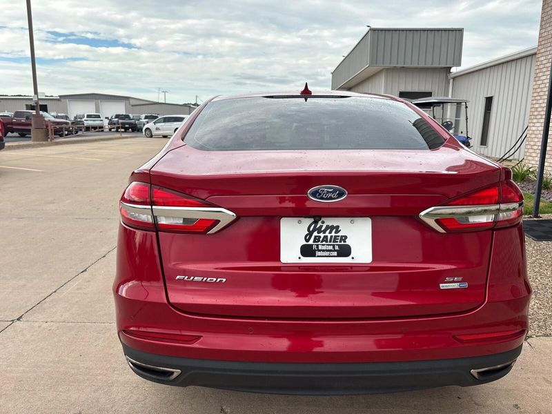 Used 2020 Ford Fusion SEImage 9