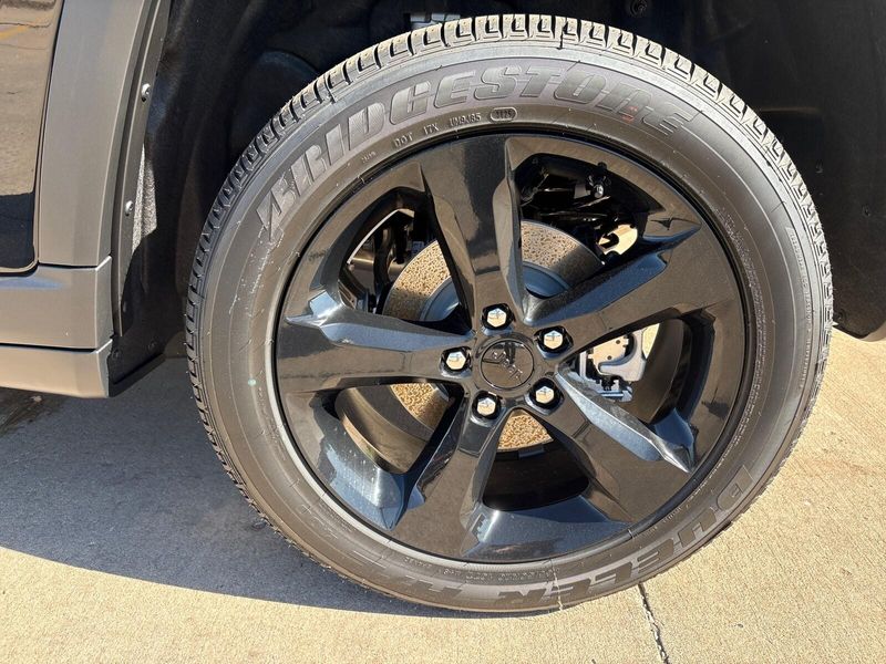 New 2025 Jeep Grand Cherokee Altitude X 4x4Image 11