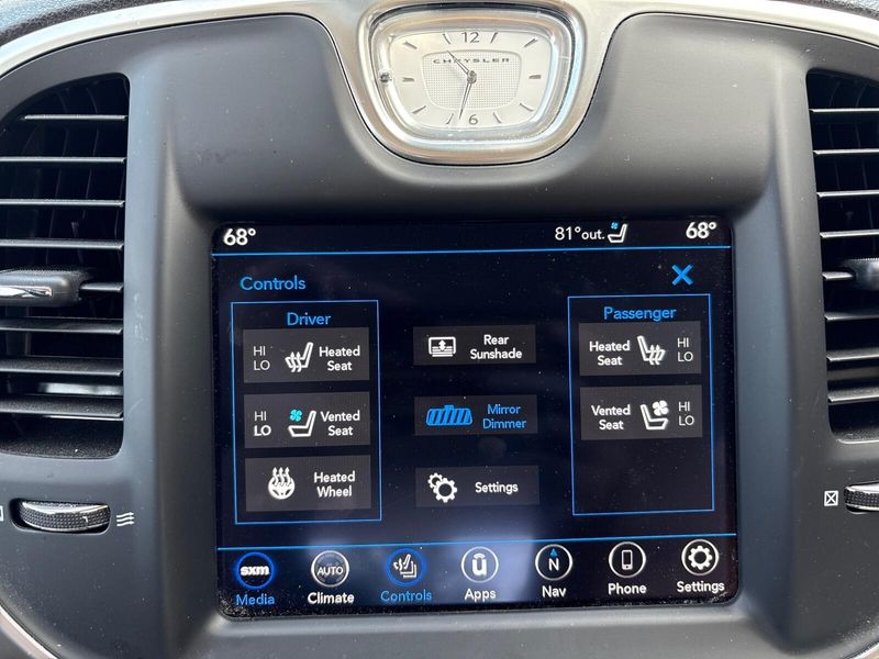 Used 2021 Chrysler 300 Touring LImage 21
