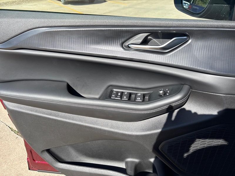 New 2025 Jeep Grand Cherokee L Laredo X 4x4Image 14