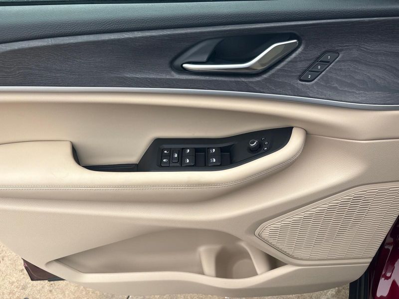 2025 Jeep Grand Cherokee L Limited 4x4Image 15