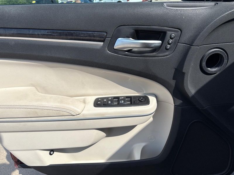 Used 2021 Chrysler 300 Touring LImage 14