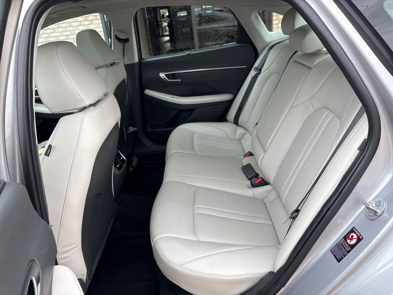 Used 2023 Hyundai Sonata Hybrid LimitedImage 4